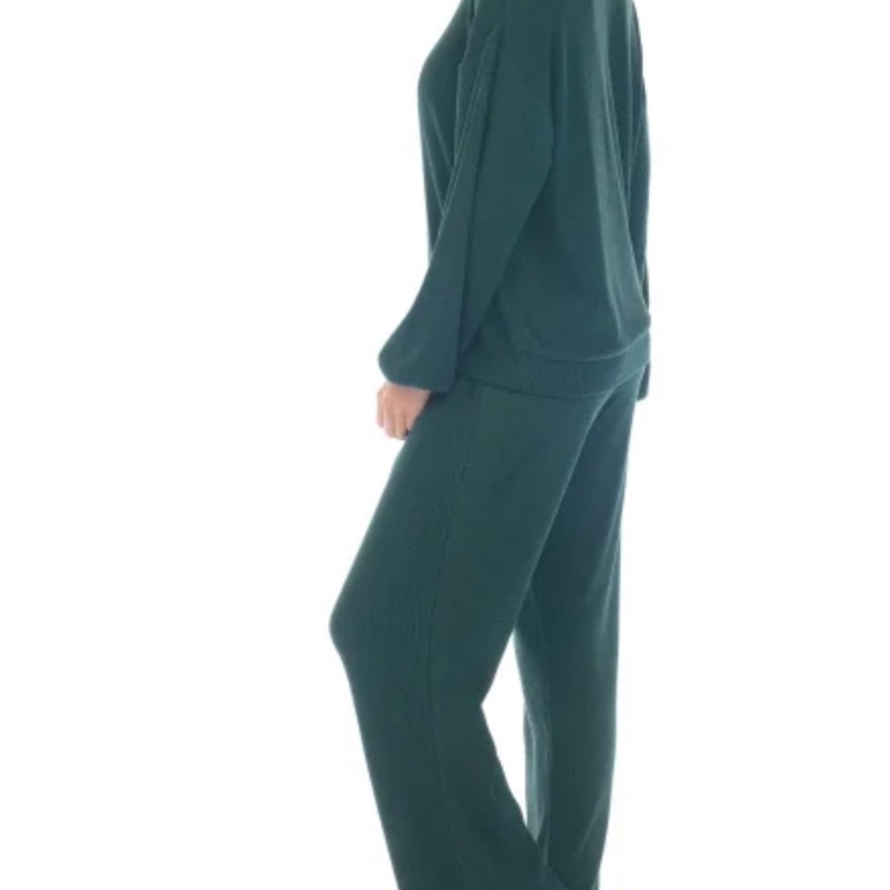⭐️ Firm Price ⭐️ New with tags XS Green Knit Sweater and Pants Set - Picture 2 of 5